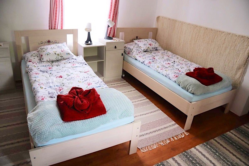 Tulipanos-Pihenohaz-71723-71723-3