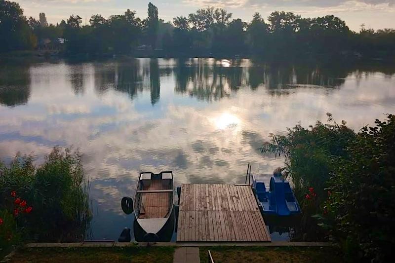 Aranyhal-Udulohaz-66909-66909-3