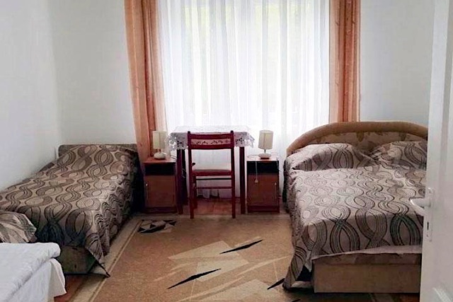 Berenyi-Lovas-Udulohaz-29635-29635-1