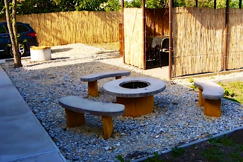 Dezsa-vu-Udulohaz-41025-41025-1