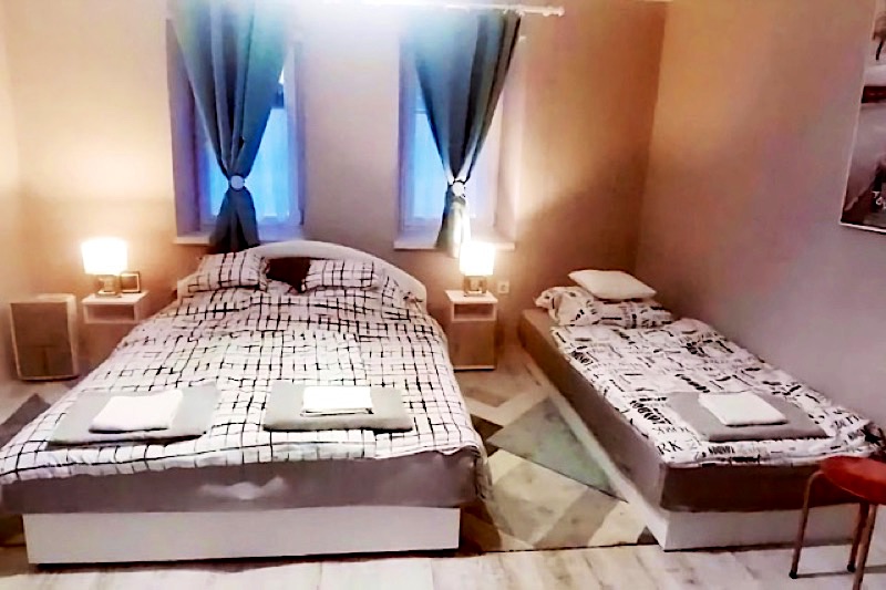 Dezsa-vu-Udulohaz-41025-41025-3