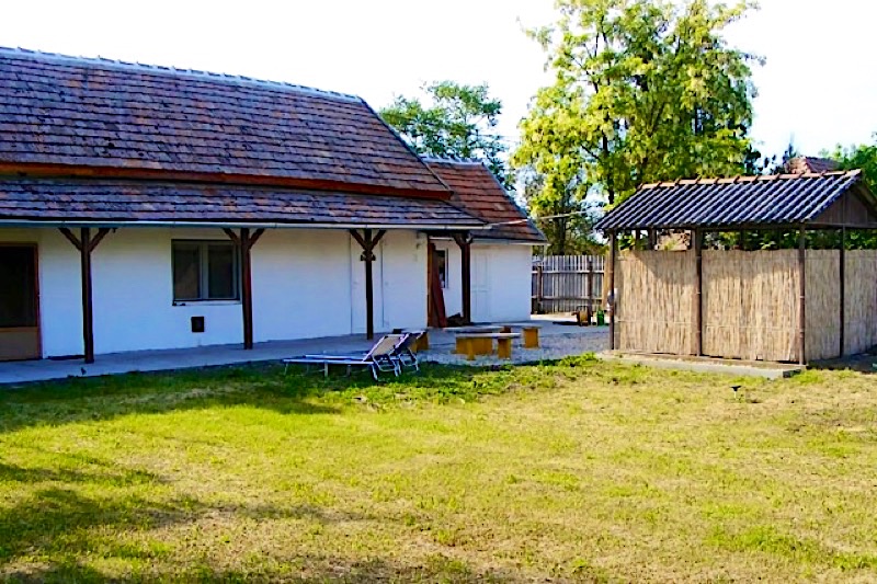 Dezsa-vu-Udulohaz-41025-41025-6