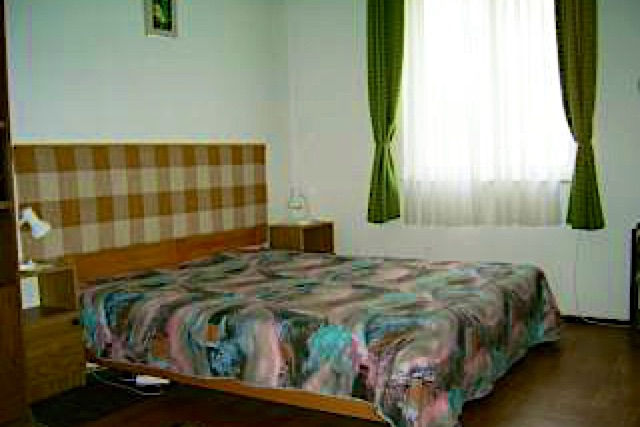 Emi-lak-Udulohaz-26205-26205-2