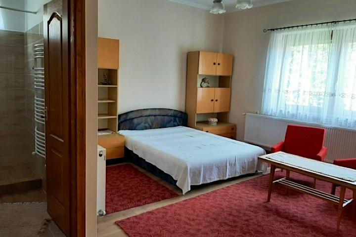 Farkas-Piroska-Udulohaz-63887-63887-1