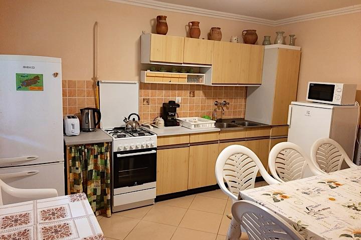 Farkas-Piroska-Udulohaz-63887-63887-3