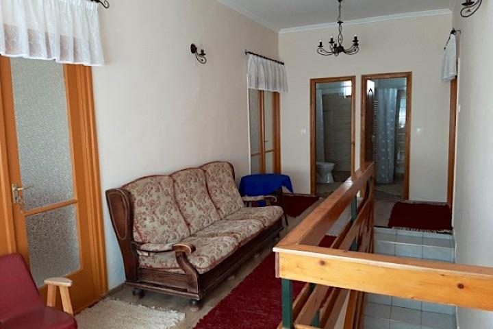 Farkas-Piroska-Udulohaz-63887-63887-4