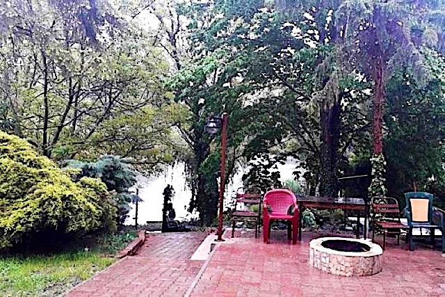 Feketene-Udulohaz-27164-27164-2