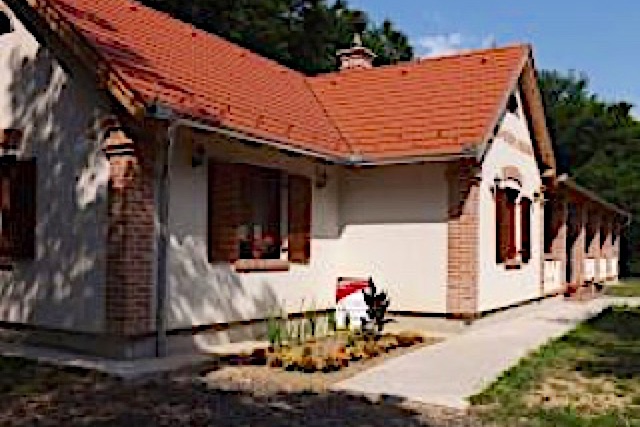 Gocsej-gyongye-Udulohaz-23531-23531-2