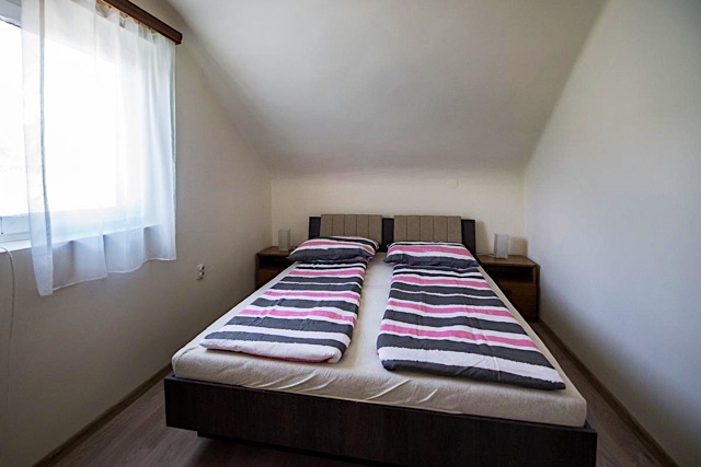 Horgony-Szallas-27642-27642-4