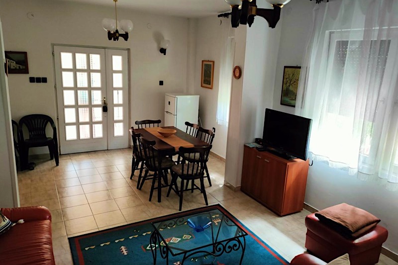 Liget-Udulohazhaz-64206-64206-4