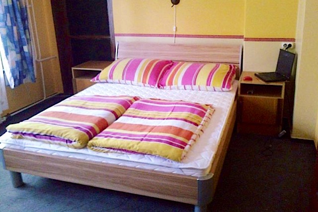 Monika-Udulohaz-21354-21354-2