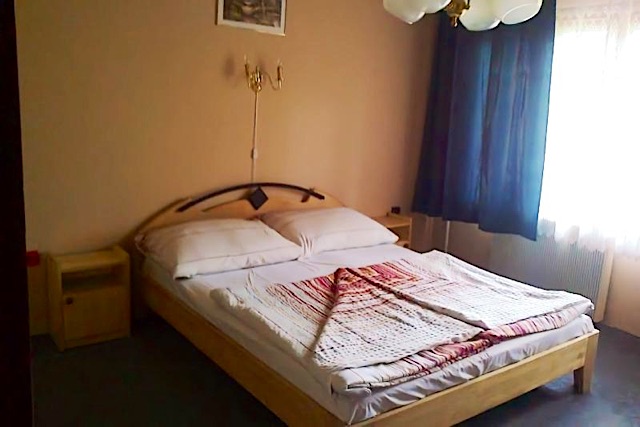 Monika-Udulohaz-21354-21354-3