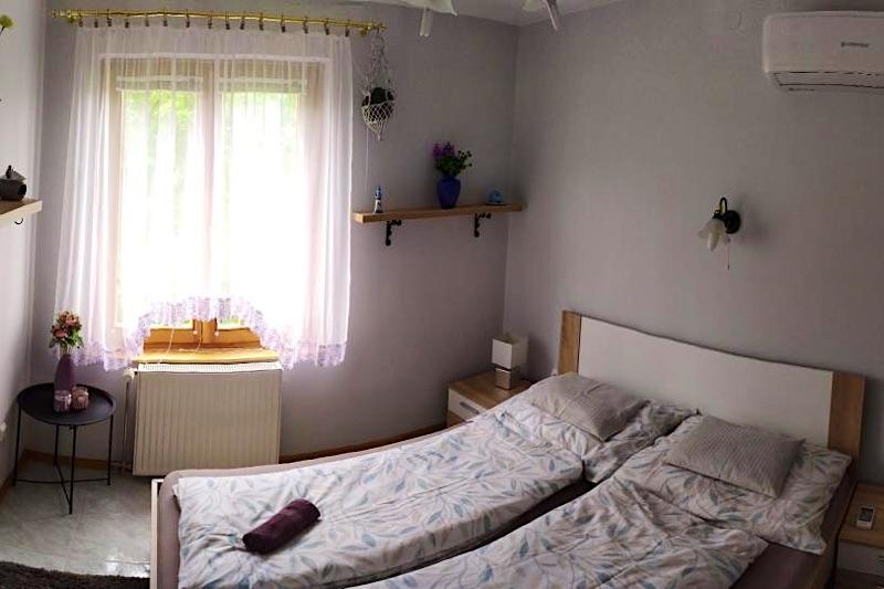 Sarga-Udulohazhaz-64161-64161-1