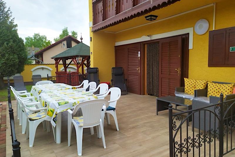 Sarga-Udulohazhaz-64161-64161-2