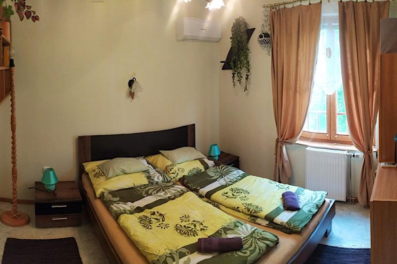 Sarga-Udulohazhaz-64161-64161-3