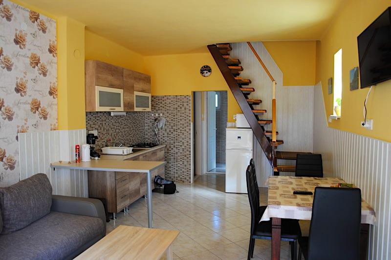 Tamas-Udulohaz-25947-25947-3