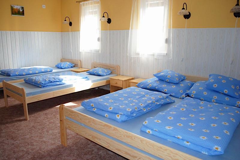 Tamas-Udulohaz-25947-25947-4
