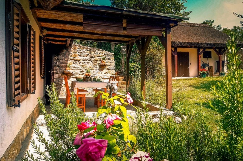 Wild-Boar-Cottage-77793-77793-4