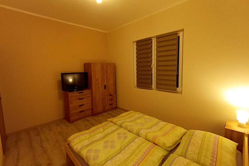 Zafir-Udulohaz-64149-64149-4