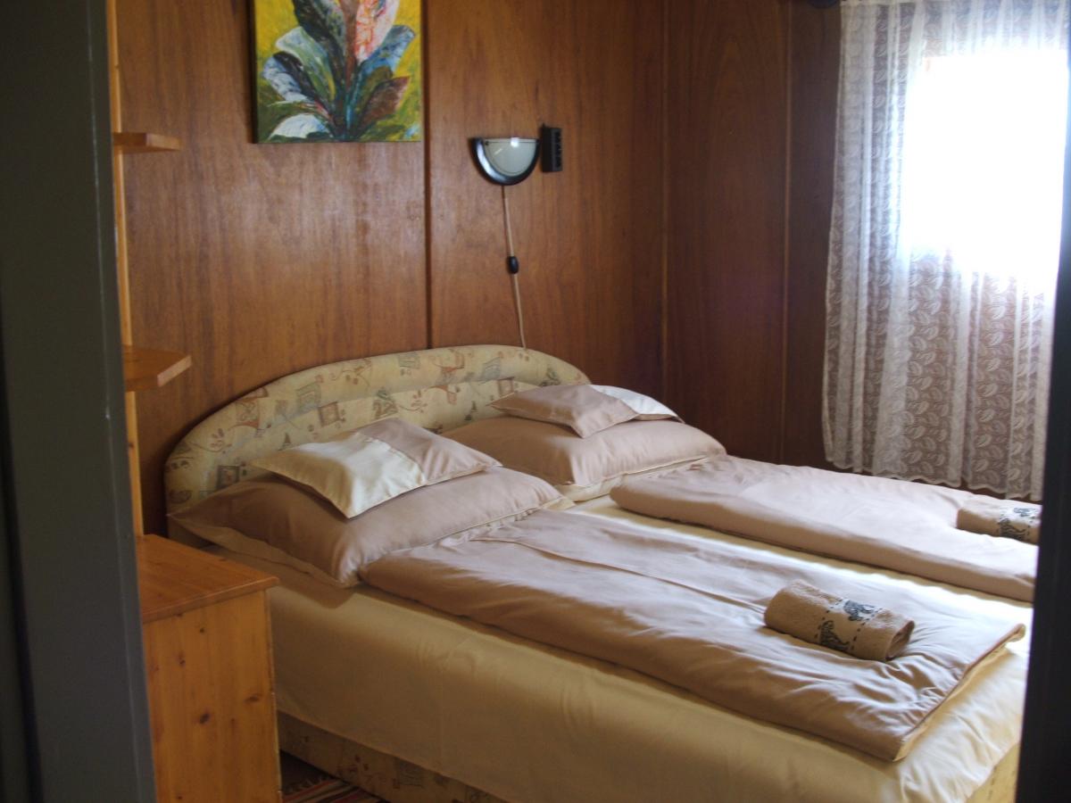 Zsigaek-Udulohaza-71860-71860-3
